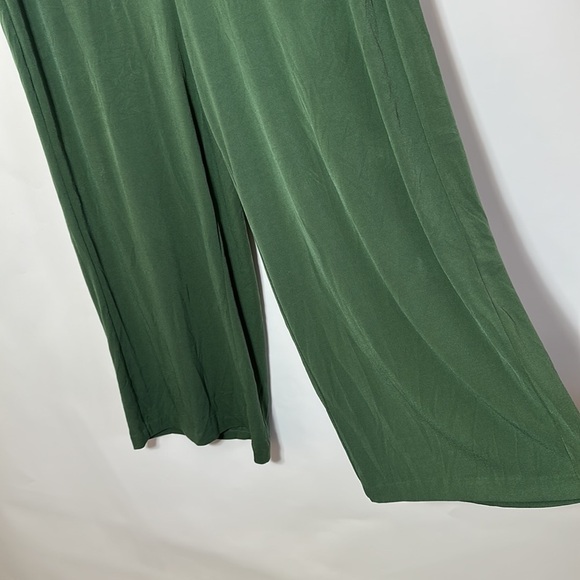 Torrid 1 CROP PULL-ON WIDE LEG STUDIO KNIT MID-RISE PANT - Picture 6 of 8